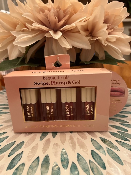 Beauty Treats Other - Beauty Treats - Swipe, Plump & Go! 4-Piece Plumping Shimmer Lip Gloss Set